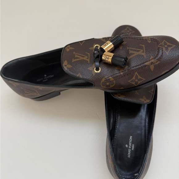 Louis Vuitton shoes - Picture 2 of 8